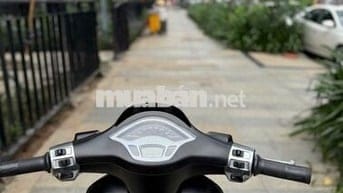 VESPA SPRINT tặng cặp dầu láp, thảm trải sàn