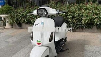 VESPA SPRINT tặng cặp dầu, gương, thảm trải sàn