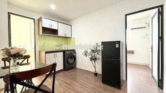 CĂN HỘ TÁCH BẾP 1 PHÒNG NGỦ - PHÒNG KHÁCH - MÁY GIẶT RIÊNG -CỬA SỔ LỚN