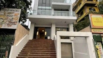 Cho thuê mặt bằng tầng 2 và 3 mặt đường Nghi Tàm, diện tích 180 m2/sàn