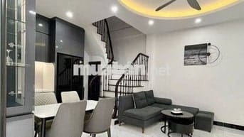 Dịch Vọng Hậu – Nhà 5 tầng, 33m²  – giữ tiền an toàn, cho thuê tốt