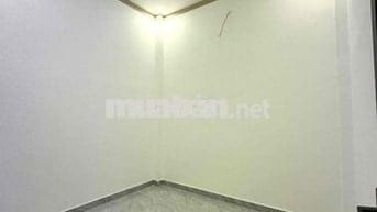 nhà 1 trệt 1 lầu 04 phòng ngủ , gần chợ cổng sau cty Pouchen ,