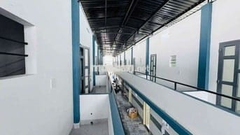 Nhà lầu mới xây kế KCN Tân Đức