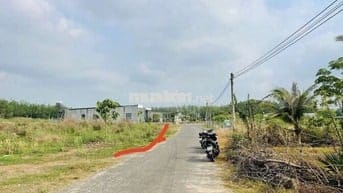 Đất thổ cư .Giá rẻ . Diện tích 300m2.Thổ cư sẵn 100