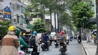Bán gấp nhà MT Nguyễn Chí Thanh Q10 DT 8,2m x 28m giá chỉ 350 triệu/m2