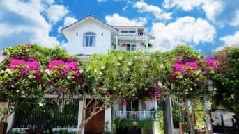 Cho thuê Villa gần biển Phạm Văn Đồng, Công viên biển Đông, DT 300 m2,