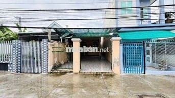 Bán nhà 5m x 40m cách Quốc Lộ 60 chỉ 10m, 1 căn nhà