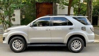 Gia đình cần bán xe Toyota Fortuner bản V cao cấp