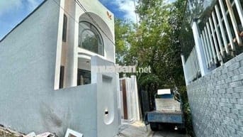 Bán nhà phố 76m2 gần Chợ Hưng Long giáp Bình Chánh 2km Sổ Hồng Riêng