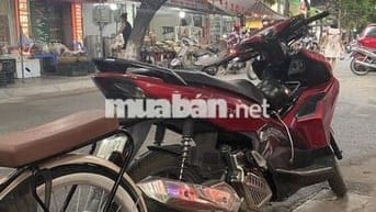 Bán tập thể Nghĩa Tân. Tầng 2. 80m2. ô to. sát mặt phố.