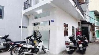 Nhà bán 20thuoc Hoàng Diệu Q.4