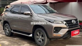 Toyota Fortuner DẦU TỰ ĐỘNG 1 CẦU 2022 màu đồng