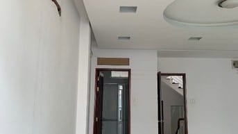Nhà mặt tiền 5 phòng ngủ, đường rộng xe tải