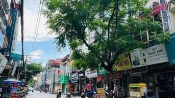 Chính chủ bán nhà mặt phố Lê Văn Hiến. Kinh doanh sầm uất ngày đêm