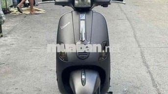VESPA ĐÈN VUÔNG BIỂN HÀ NỘI