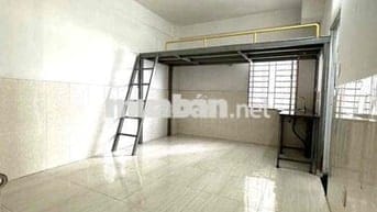 Phòng Trọ Gác Lớn Cửa Sổ Mới 30m2 Ngay Nguyễn Ảnh Thủ, Coop Hiệp Thành