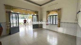 Cho thuê nhà sân rộng gần ủy ban phường Phú Mỹ