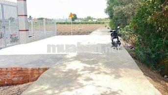 Căn nhà vườn đẹp 1260M2 có sẵn 200m2 thổ cư. giá quá chi là rẻ