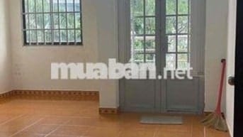 Cho thuê nguyên tầng 2 trong căn nhà phố kề L81 làm văn phòng