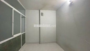 Phòng trọ 1 người, dành cho nữ, đậu xe máy trong nhà, có máy giặt.