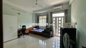 Chính chủ cho thuê nhà mặt tiền Trường Sa_6PN6WC_DT gần 100m2_Sát Q1
