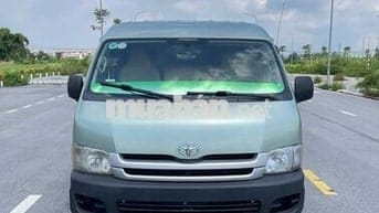 Toyota Hiace 2010 tải van 3 chỗ - 10000 km