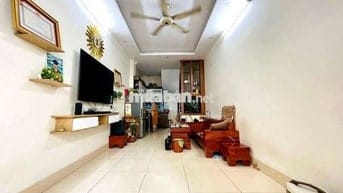68 CẦU GIẤY - GẦN PHỐ KINH DOANH SẦM UẤT - NHÀ DÂN XÂY - FULL NỘI THẤT