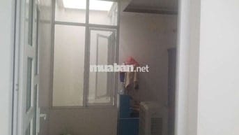 Nhà thiên lôi chợ đôn oto đỗ cửa
