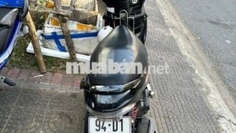 Suzuki Hayate. Ngoại hình còn đẹp, dàn áo liền lạc