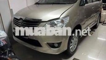 Toyota Innova 2012 2.0V - 12500 km