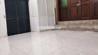 Chính chủ cần cho thuê quán, mặt phố Nguyễn Đức Cảnh, sầm uất.