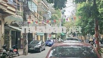 Đất đẹp Hoàng Quốc việt, DT 63m, ngõ thông GIÁ TỐT