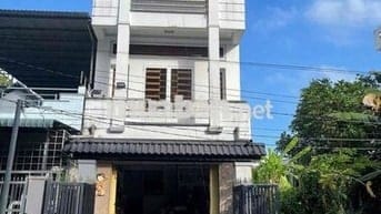 nhà 2 lầu 5x24 hướng Đông Nam kdc 586 giá 3 tỷ 990 tr (thương lượng)