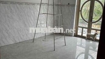 Phòng đẹp có ban công 1tr5 bao điện nước