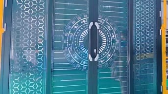 Tuyển phụ và thợ nhôm kính dân dụng