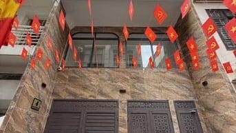 LÔ GÓC, Ô TÔ 7 CHỖ ĐỖ CỬA, TIỆN LÀM VĂN PHÒNG CỰC ĐẸP