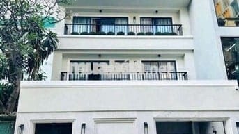 Nhà 1 trệt 3 lầu 8m x 20m. Đường Nguyễn Minh hoàng . Khu k300