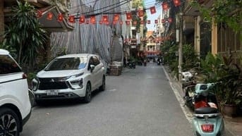 Bán nhà Linh Lang 90m2, 5 tầng, vỉa hè, ô tô tránh, khu Hàn Nhật