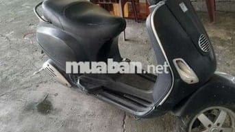 Xe vespa màu đen xe chạy bình thường ít xăng