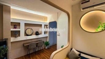Phòng 1 phòng ngủ nội thất mới bóc seal mặt tiền vị trí thuận tiện Q1