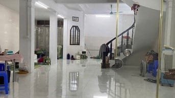 Cho thuê nhà ngõ to ô tô đỗ cửa gần đường to Nguyễn Chí Thanh (số 25)