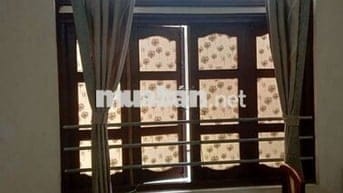 Cho thuê phòng ở tầng ba nhà bốn tầng. Phòng nội thất đầy đủ, wc riêng