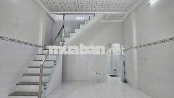 Nhà trệt lầu trống suốt trục chính hẻm đường Trần Hưng Đạo chỉ 5 triệu