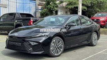 Toyota Camry 2.5 HEV TOP 2025 siêu lướt 4.000 km