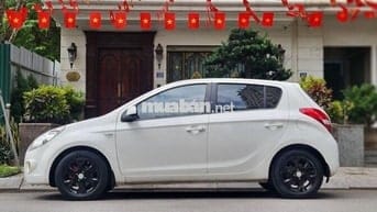 Hyundai i20 2011 1.4 AT - 100000 km