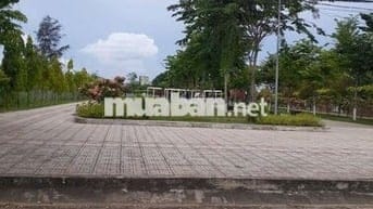 Bán nền Mặt Tiền đối diện Trường Đại Học Kiến Trúc ,Công Viên Lớn