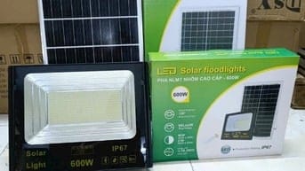 Muốn mua đèn năng lượng mặt trời 200w, 400w