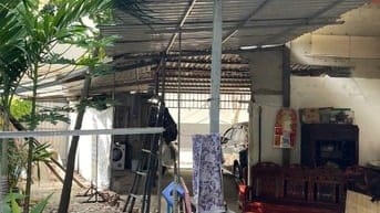 Ông Thy gửi bán căn nhà cũ lụp xụp mặt tiền ngang 7m