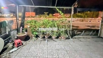 Nhà mặt tiền, có sân, 1 lầu, 2 PN, có nội thất sẵn (Long Thới, Nhà Bè)