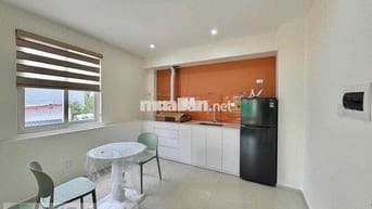 Căn Hộ 1 Phòng Ngủ Ban Công Ngay Tại Bờ Kè Trường Sa Quận 3